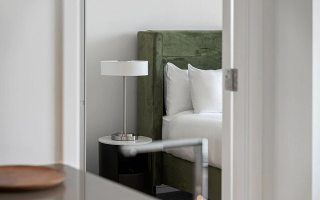 Sensational Two-bedroom Apartment by the River