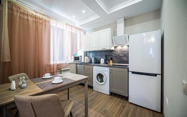 Пять Звезд на Ленина 38