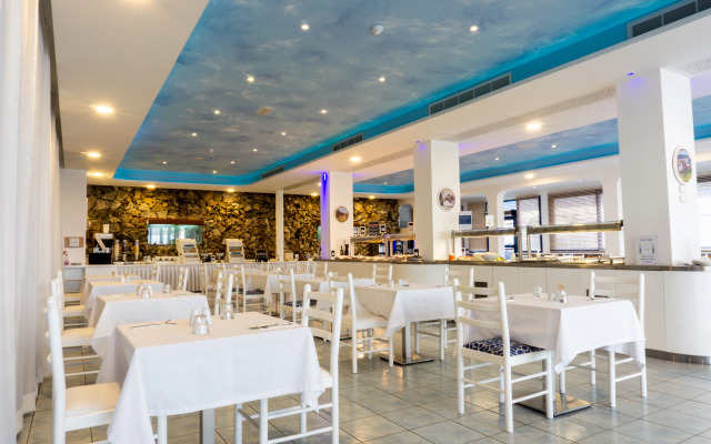Anonymous Beach Hotel - Adults Only