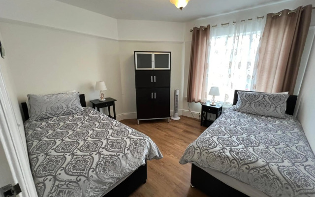 Beautiful 2b Apt in the Heart of Glastonbury.