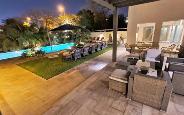 Dubai Marina Villa up 20 guest huge Private Pool