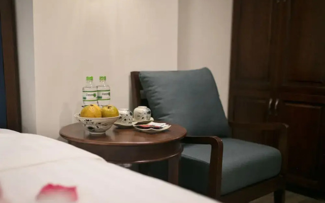 Holiday Gold Hotel