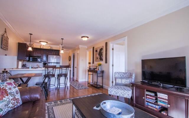 The Cozy Nest 2 Bedroom Condo