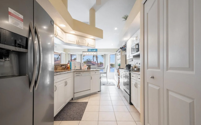 Luxury Long Waterview w Pool-kayaks-clubs-bikes