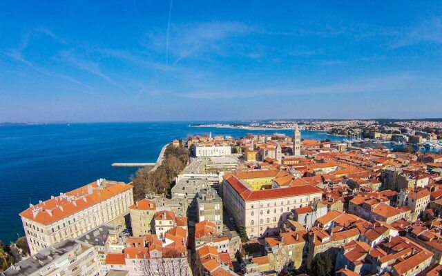 Romantic Oasis modern Apartment