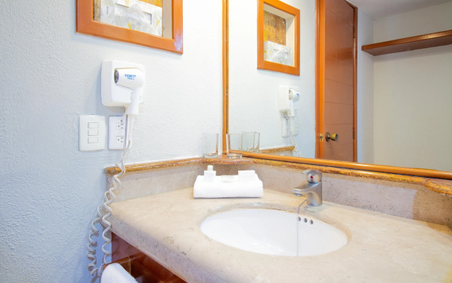 Plaza Pelicanos Club Beach Resort All Inclusive