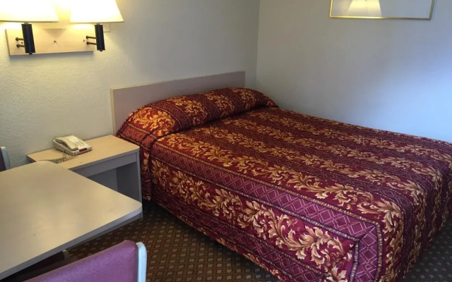 Hilltop Inn & Suites