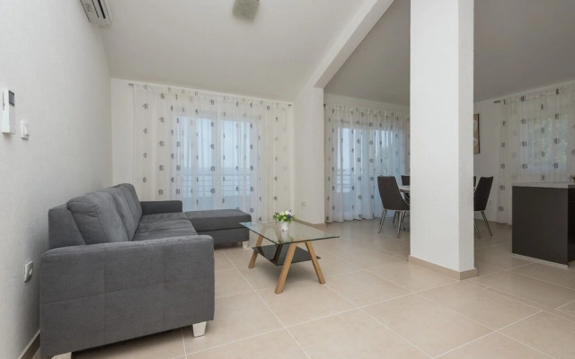 Apartments Mladen