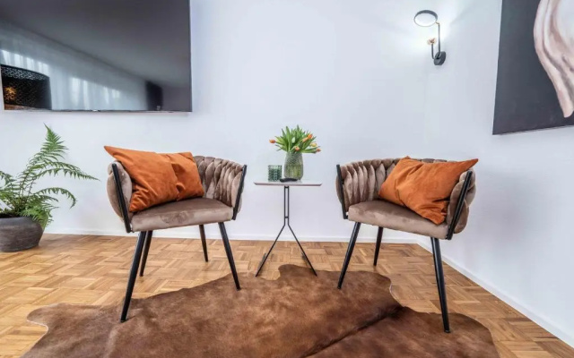 City Wohnung FN L 5 KLIMATISIERT mit Balkon und Küche