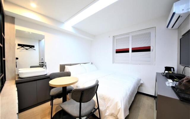 Laon Hotel