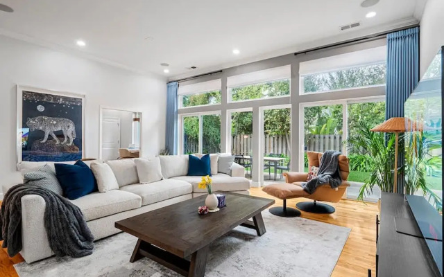 Cozy Modern House in Palo Alto