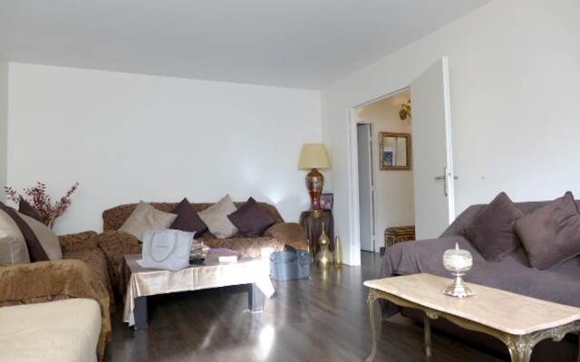 Apartment With 2 Bedrooms in Courbevoie, With Furnished Balcony and Wifi - Apartment in 库尔布瓦 - Photo 2