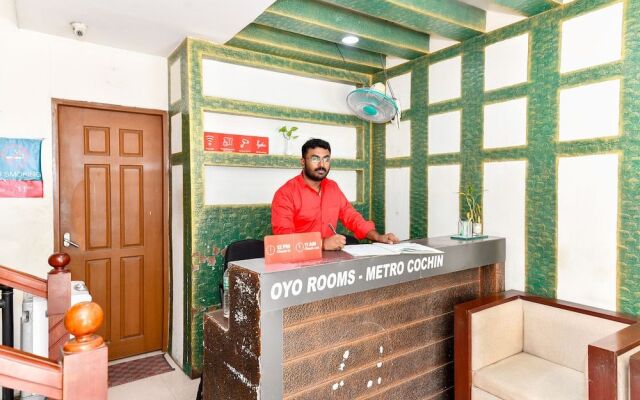 OYO 1400 Cochin Metro