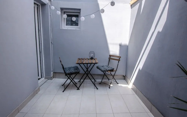 L&B amphitheater apartments