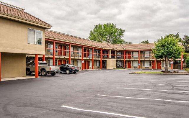 Econo Lodge Southeast