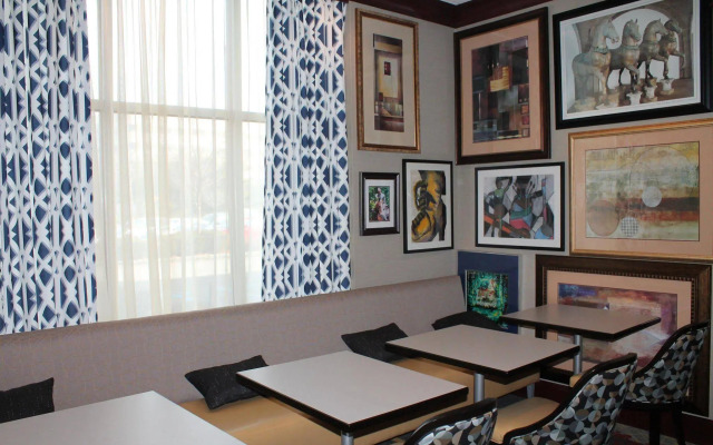 Hampton Inn & Suites Staten Island