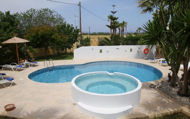 "xenos Villa 2. With 5 Bedrooms , Private Swimming Pool, Near the sea in Tigaki"