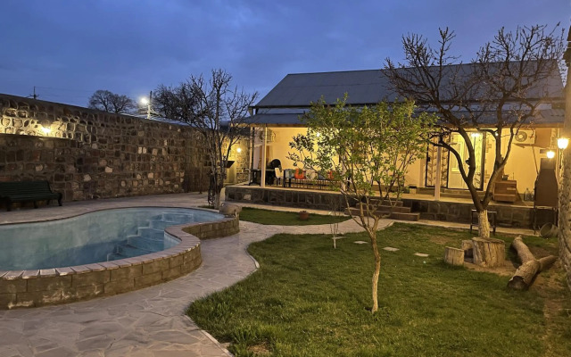 Cozy Apartment With The Best Patio and Swimming pool