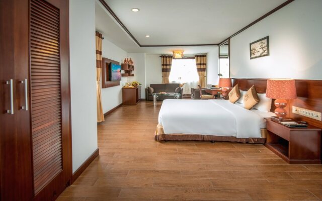 May De Ville Corner Hotel