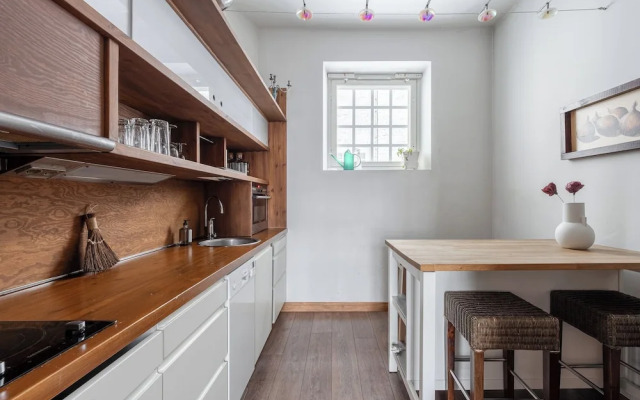 Historical Downtown Home with Parking and Steam Sauna