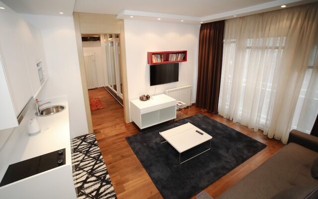 Status Superior Apartments