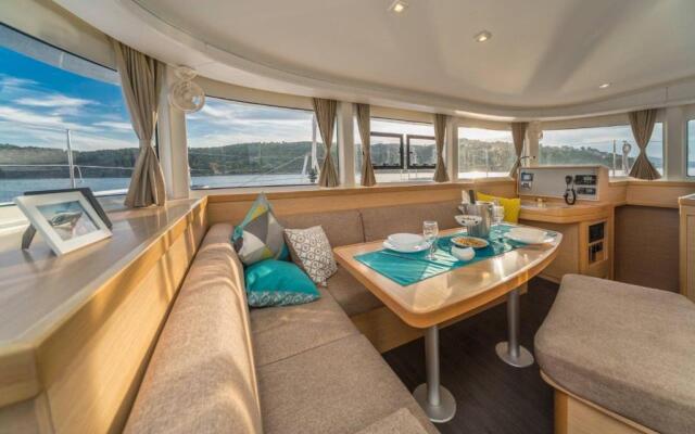 Luxury Catamaran Lagoon 42, AC & GN