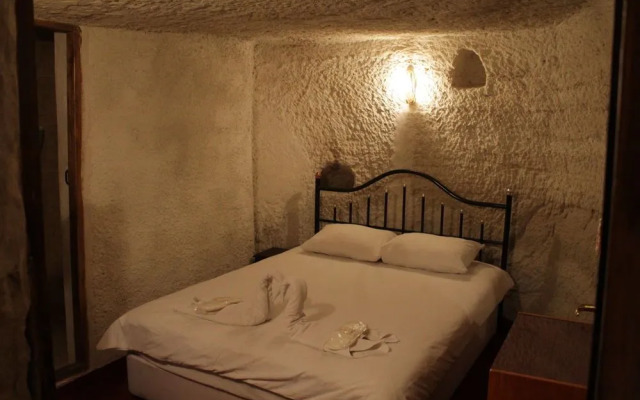 Yasin's Place Backpackers Cave Hostel