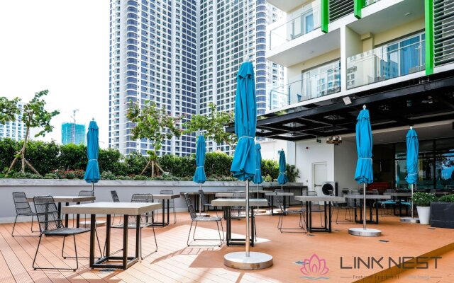 LinkNest Sea View Apartment