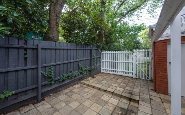 Elegant 2-bedroom House in Prahran w/ Parking!