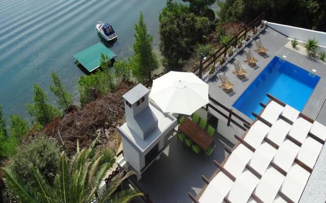 Seaside Villa mit Pool für 12 Personen