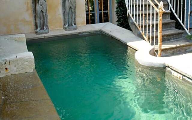 Le Petit Chateau