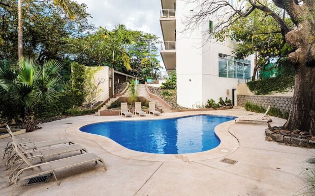mVillas - Luxury 2Bed 2Bath Condo w Pool