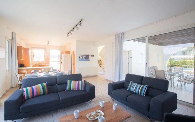 Villa Renee AQ Ni38b