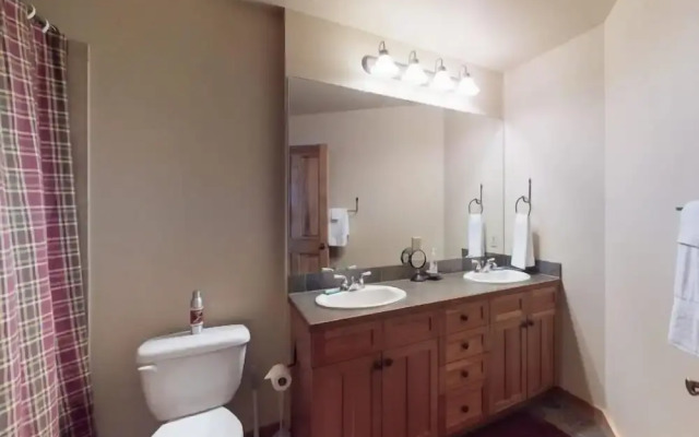 Red Hawk Lodge 2 Bedroom Condo in River Run Village