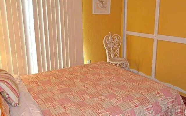 Las Olas Beachfront Townhome 603 by RedAwning