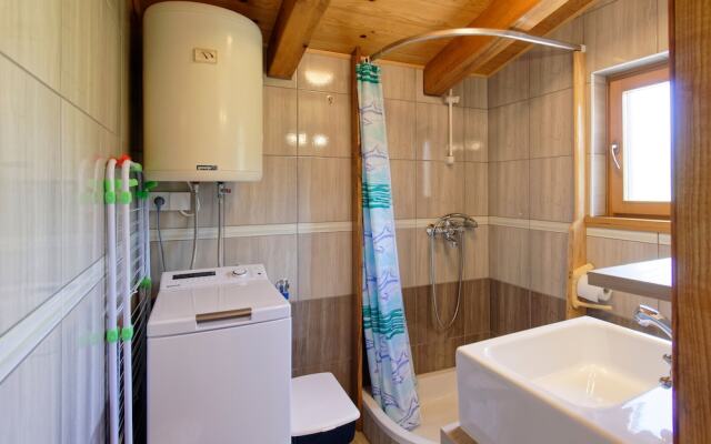 Casa Mira - Two Bedroom Holiday Home with Pool