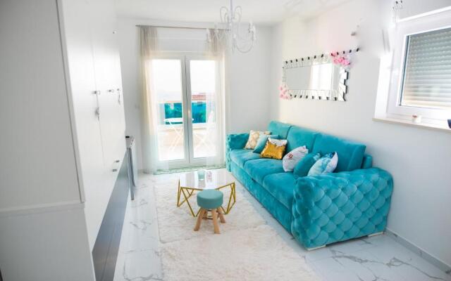 Sea view luxury studio apartment