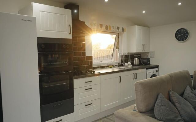 Lovely 1-bed Lodge in Haverfordwest With Views