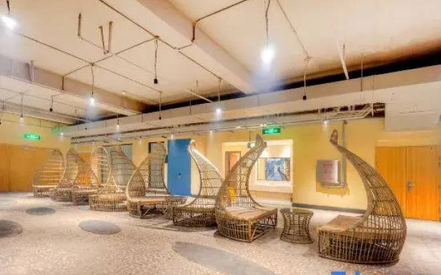 Shuimu City Hot Spring Holiday Hotel