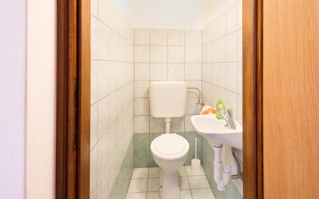 Apartment Njivice 5427b