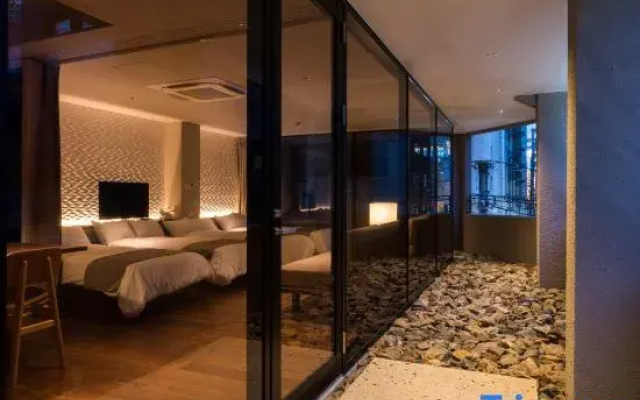 Guest House attic 0475