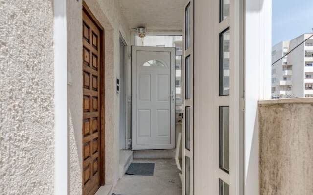 Spacious apartment Zvone with 3 balconies and parking