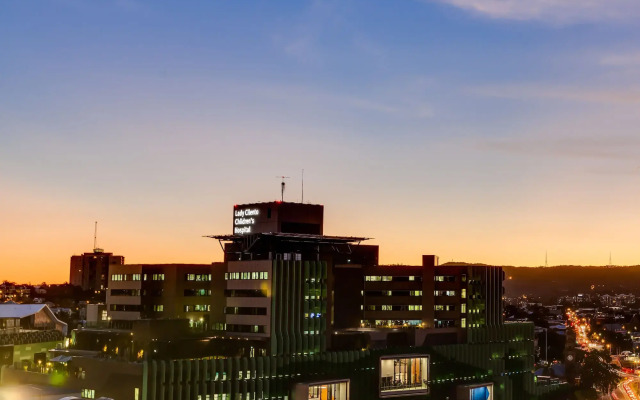 Central Hillcrest Apartment Hotel