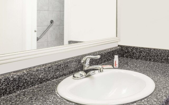 Travelodge by Wyndham Shreveport LA