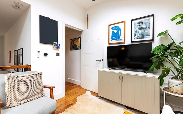 Modern & Airy 2-bed Gem in Trendy Stoke Newington