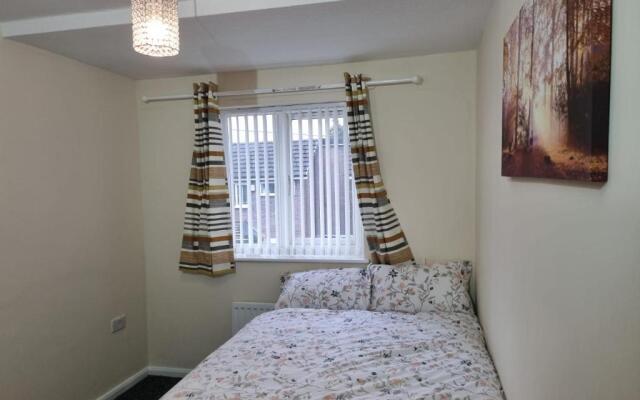 Nice Residential Within Easy Reach To Town