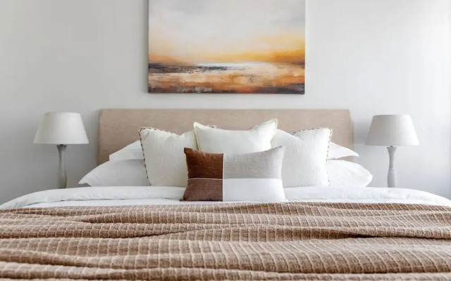 Sea-facing Apartment at Adelphi Galleria