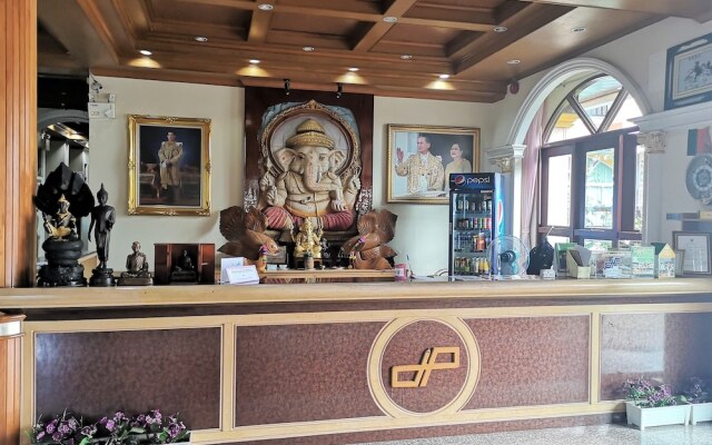 Dee Prom Hotel