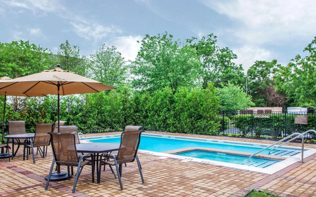 Comfort Inn & Suites Somerset - New Brunswick