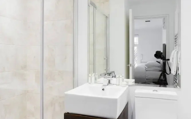 Gironde Road by Onefinestay